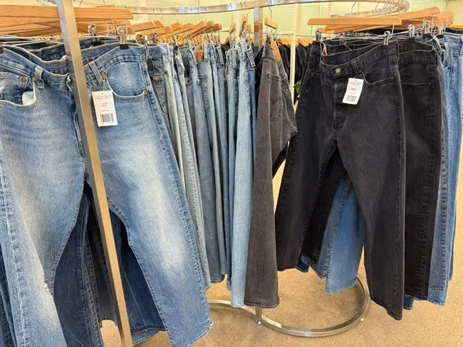 1층 브랜드 빈티지 의류 행거