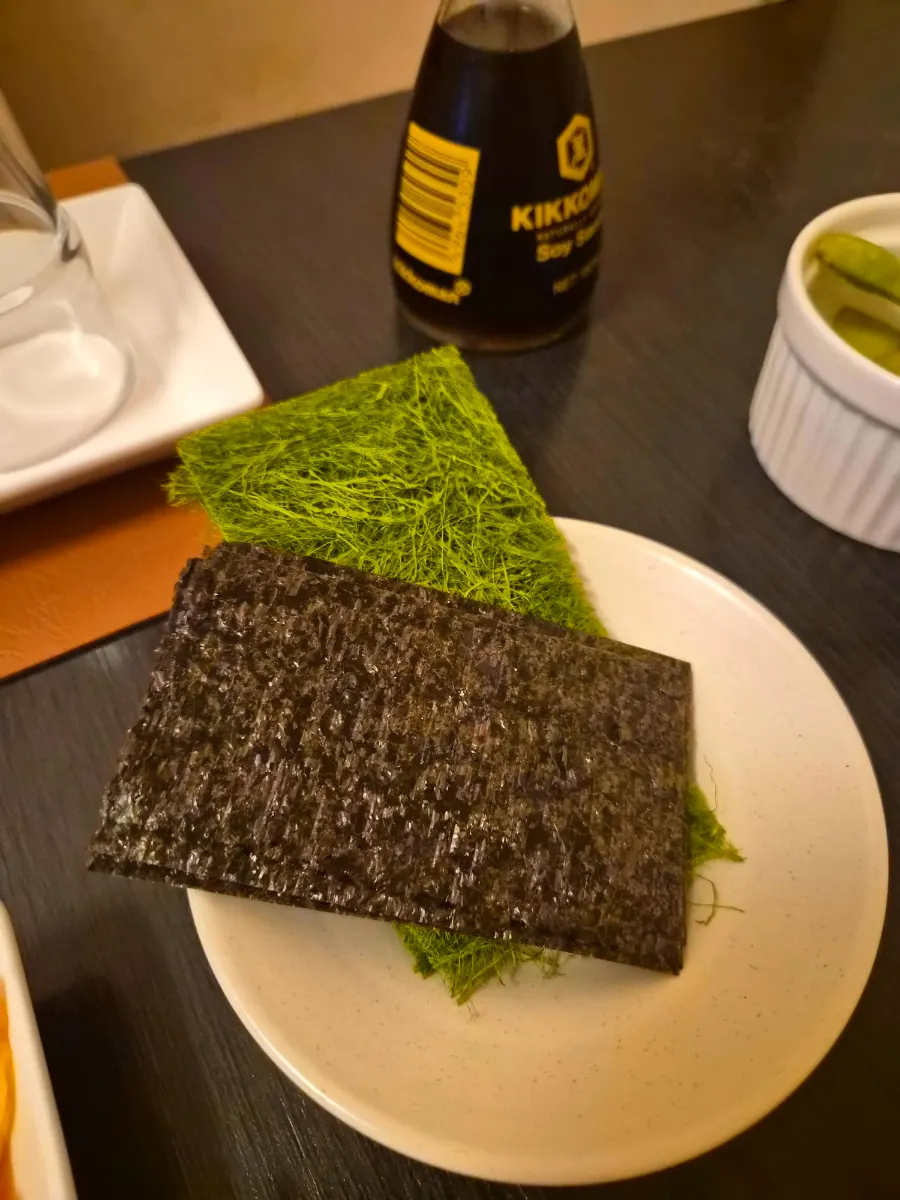 사시미와 함께 나온 김과 감태