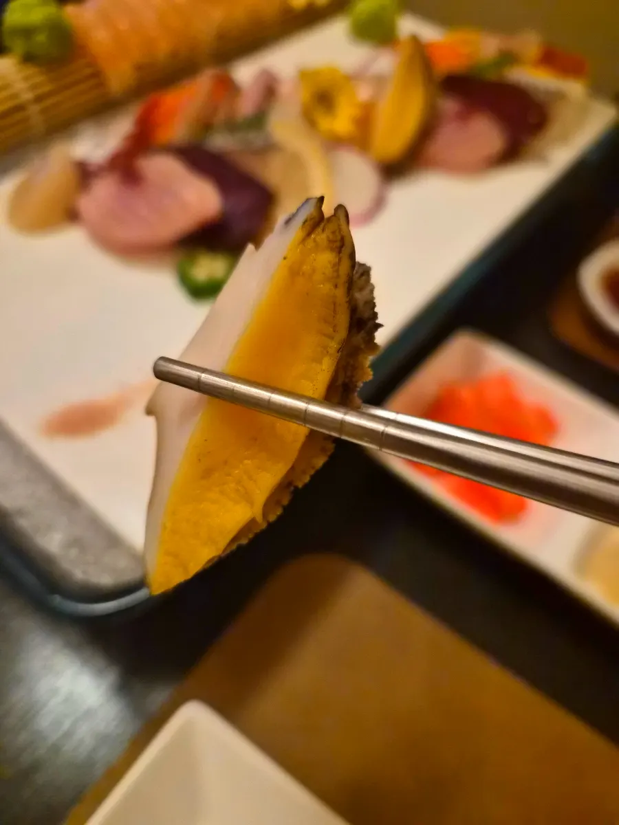 토모 사시미 구성에 포함된 전복