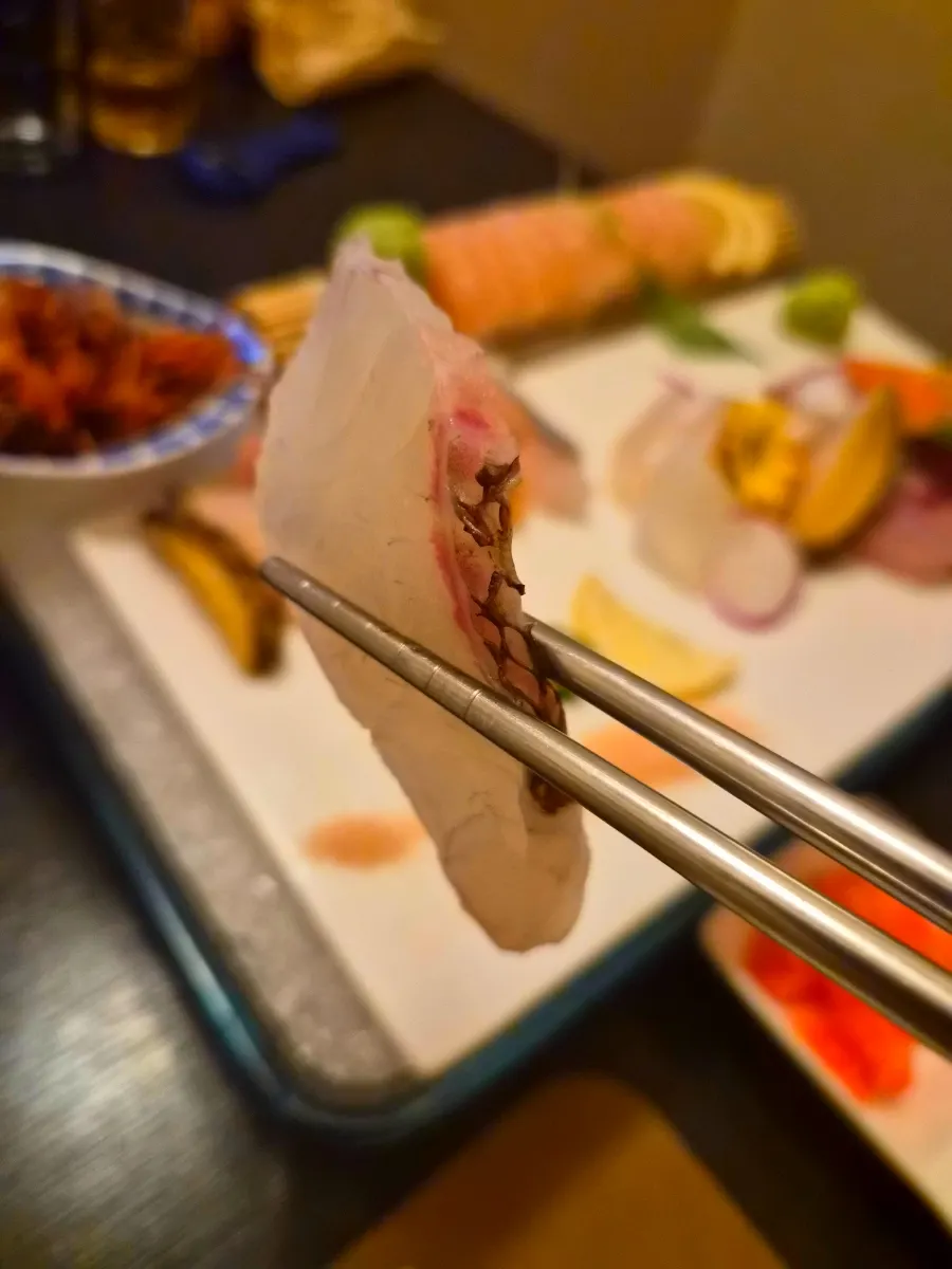 겹치지 않게 구성된 12종 사시미