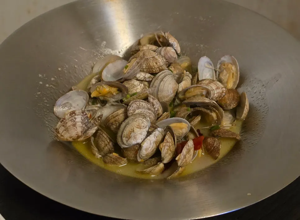 Clam butter jjim provided through the Naver reservation perk