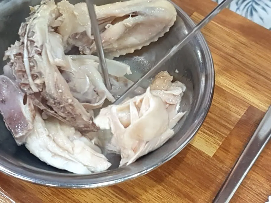 식사를 마친 테이블 모습