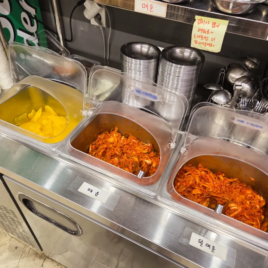 Pickled radish and two kinds of kimchi
