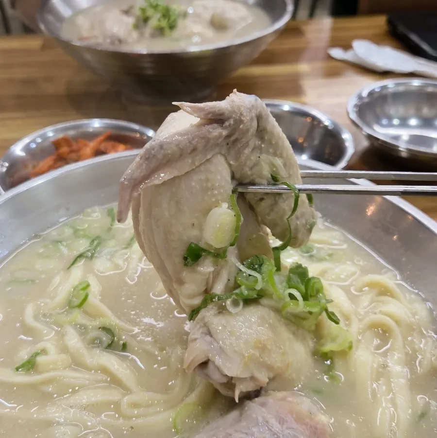 Kalguksu with half a chicken