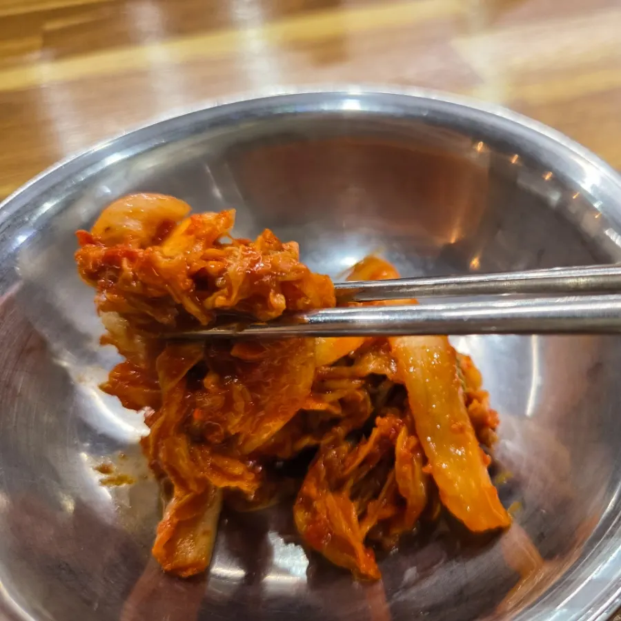 Less-spicy kimchi served by default