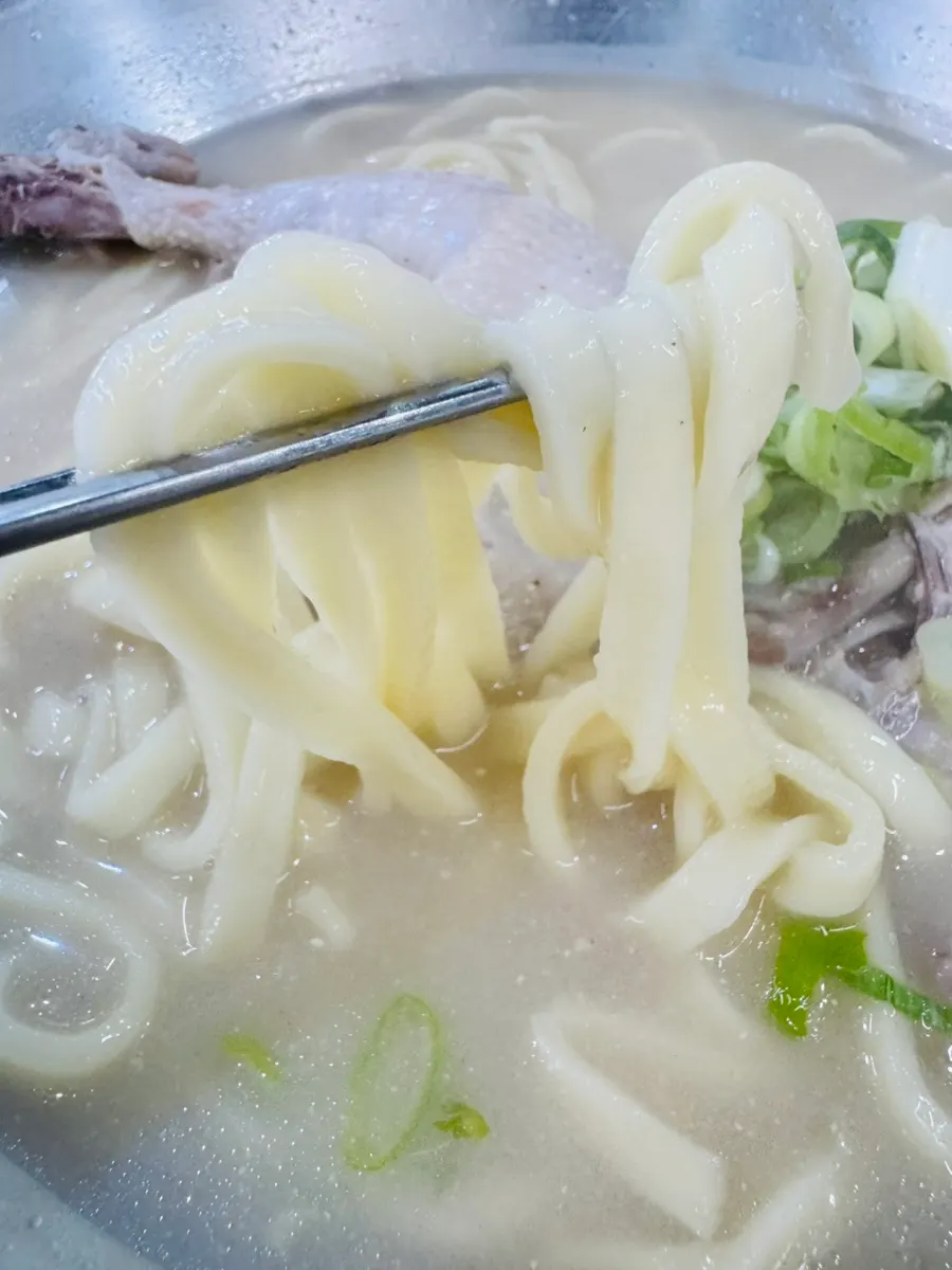 Steaming table setting of dak kalguksu and dak gomtang