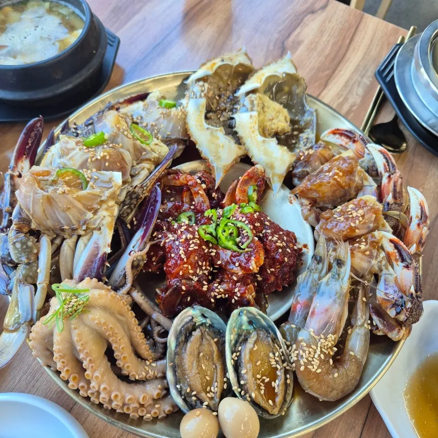 Assorted jang set with spicy crab, octopus jang and abalone jang