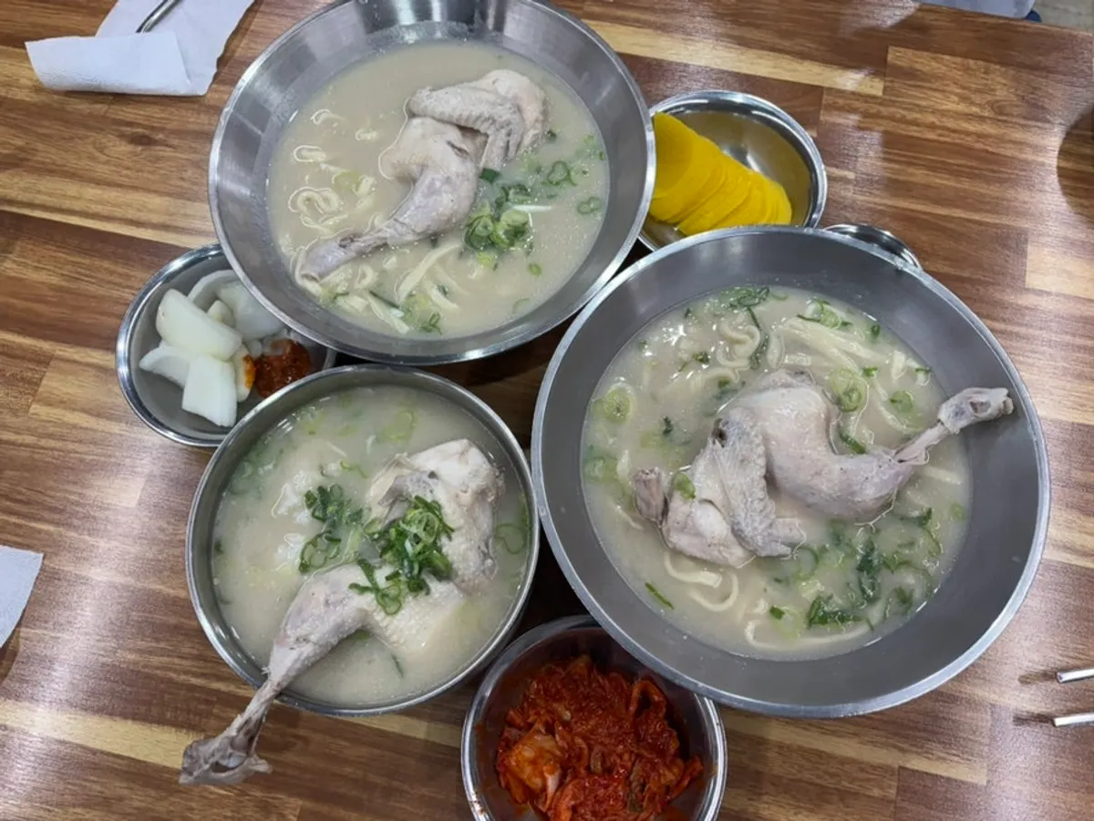 Exterior view of Eonyang Dak Kalguksu Tongdosa Branch