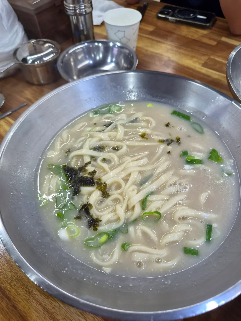 A bowl of eonyang kalguksu served without chicken
