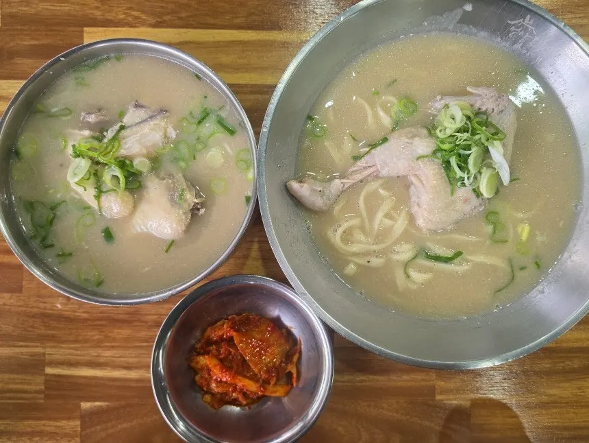 추가 반찬을 가져다 먹는 셀프코너