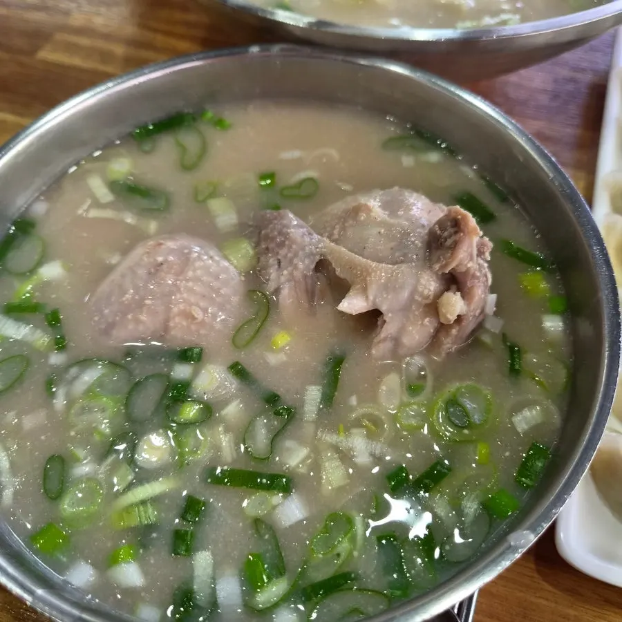 A bowl of dak-gomtang with rice mixed in
