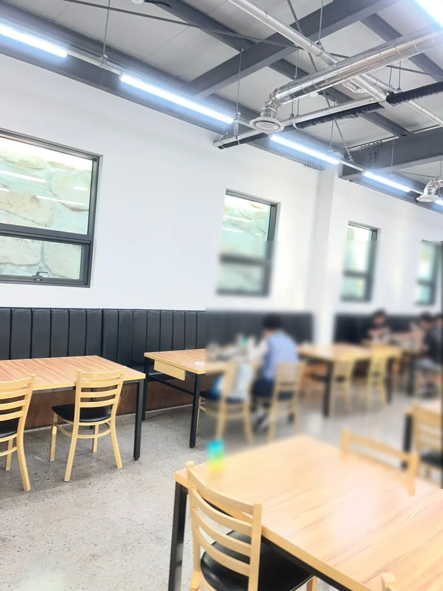 Deodo Gejang dining hall with widely spaced tables