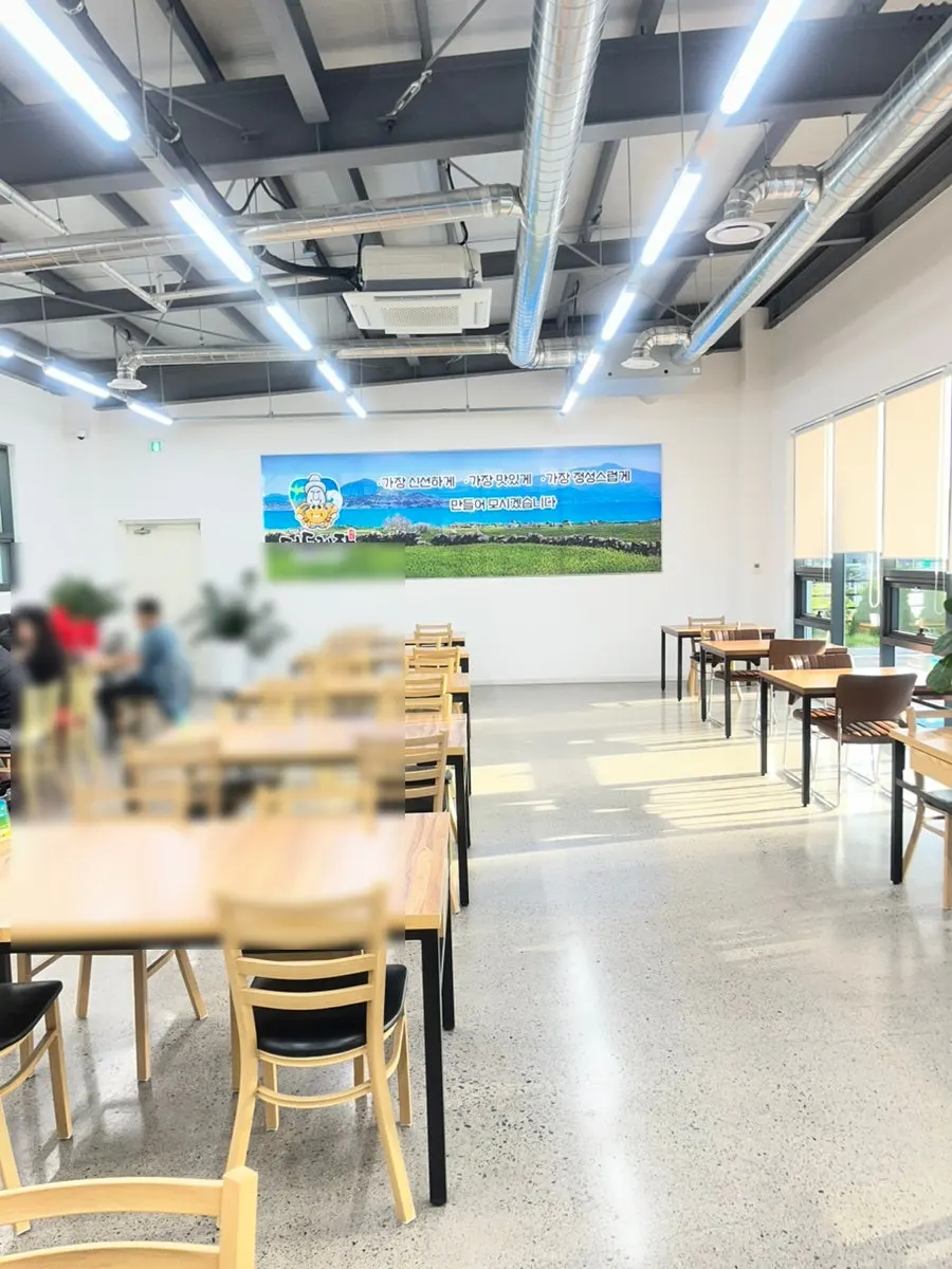 Clean interior of the Deodo Gejang restaurant
