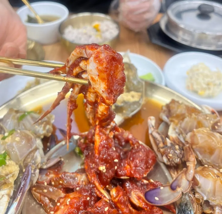 Soy-marinated crab eaten with rice