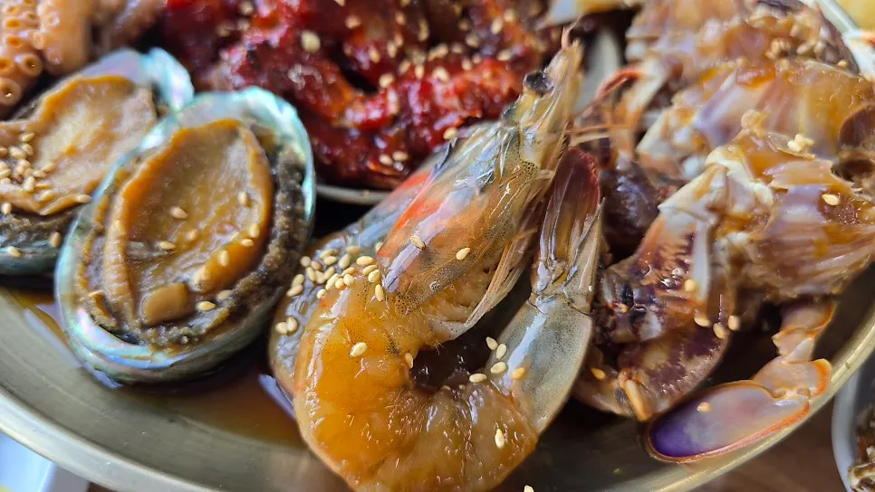 Close-up of abalone jang in the assorted jang set