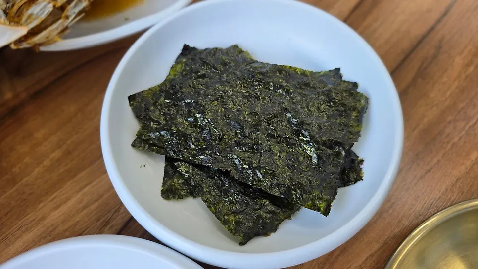 Seasonal namul side dishes with salad and macaroni