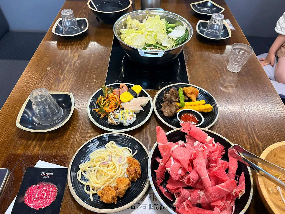 육수 종류 안내와 테이블 세팅