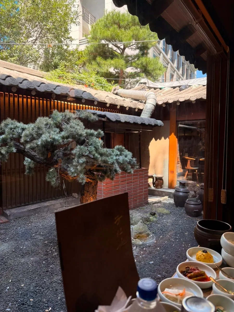 Exterior of the Tonguidong Gukbinkwan hanok building