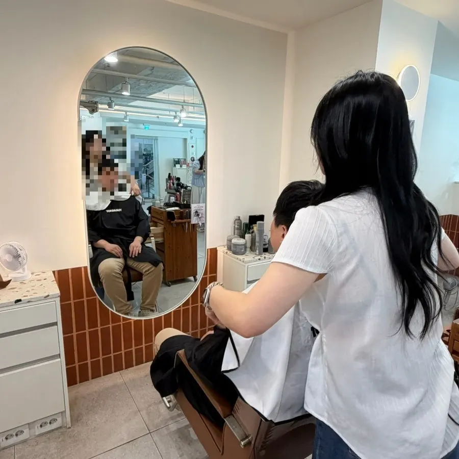 Hair consultation scene with designer Nayoon