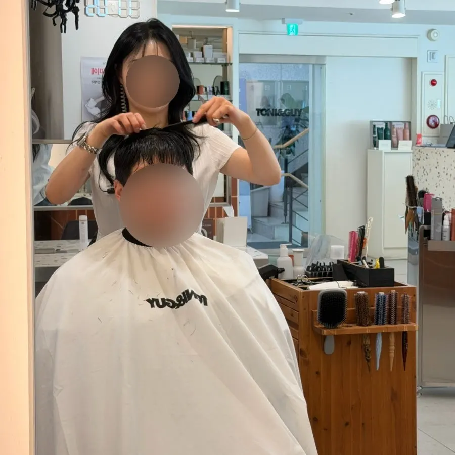 Sitting in the salon chair to sort out length and weight