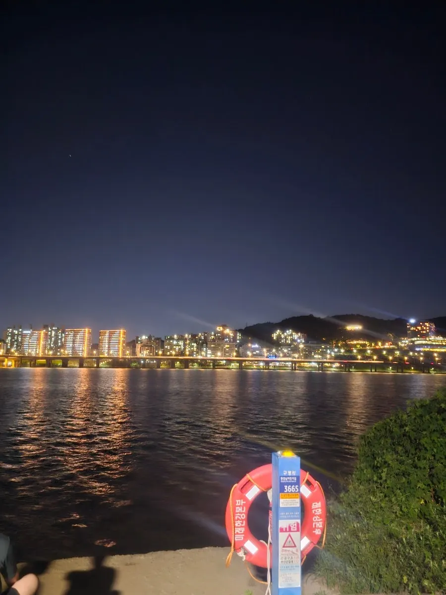 톤카에서 도보로 이어지는 한강공원 야경