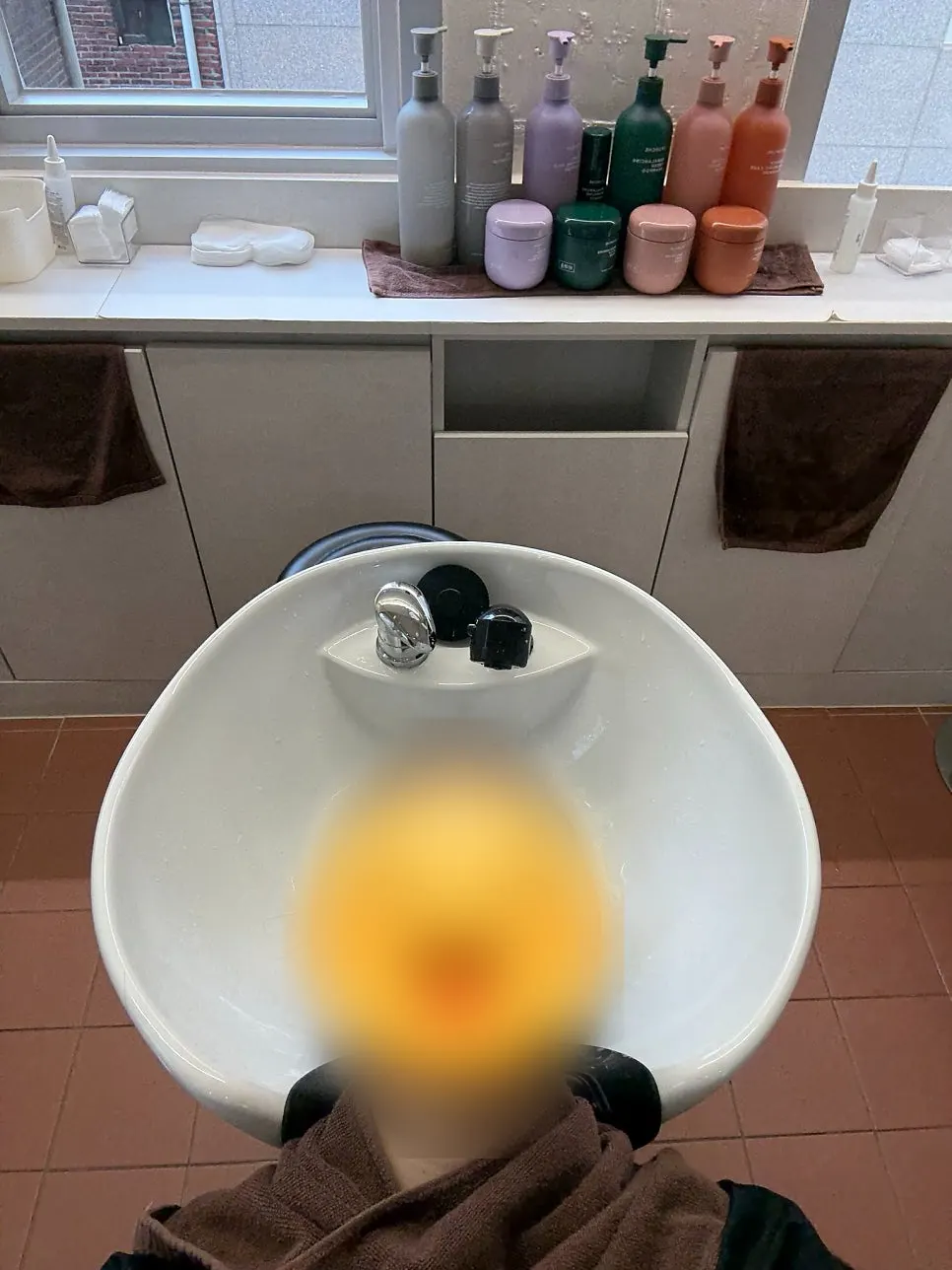 Separate shampoo room