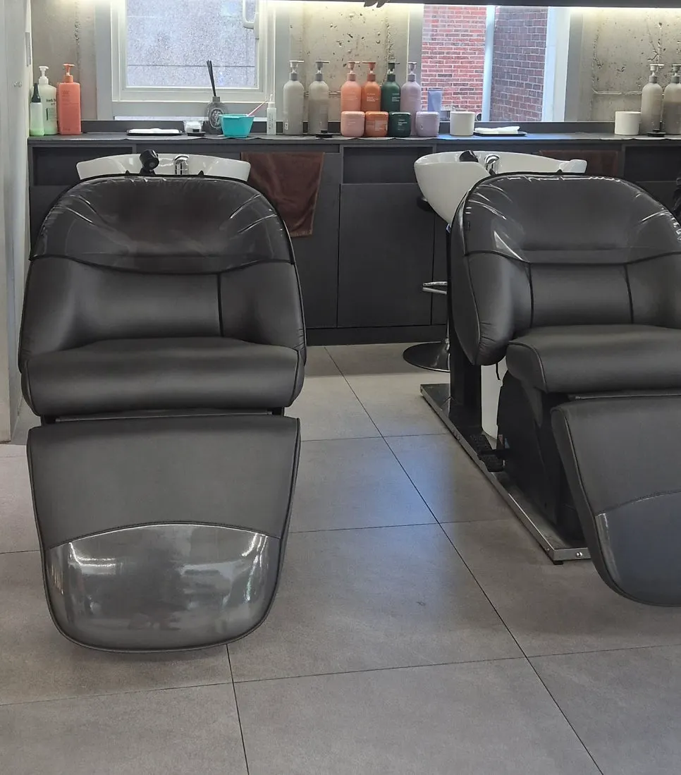 Clean, well-kept shampoo room