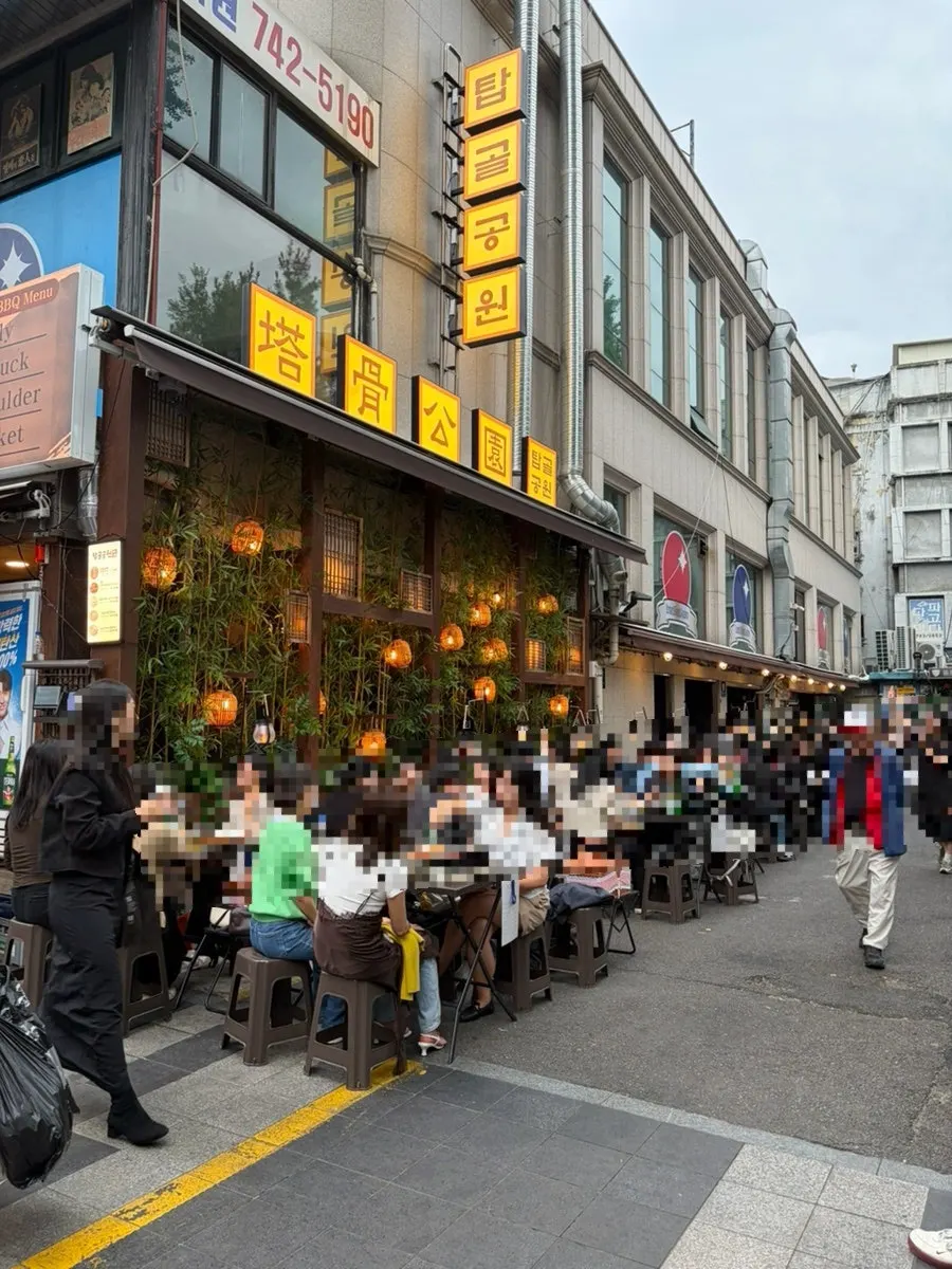 Outdoor BBQ exterior and alley view of Tapgol Gongwon Jongno 3-ga Branch