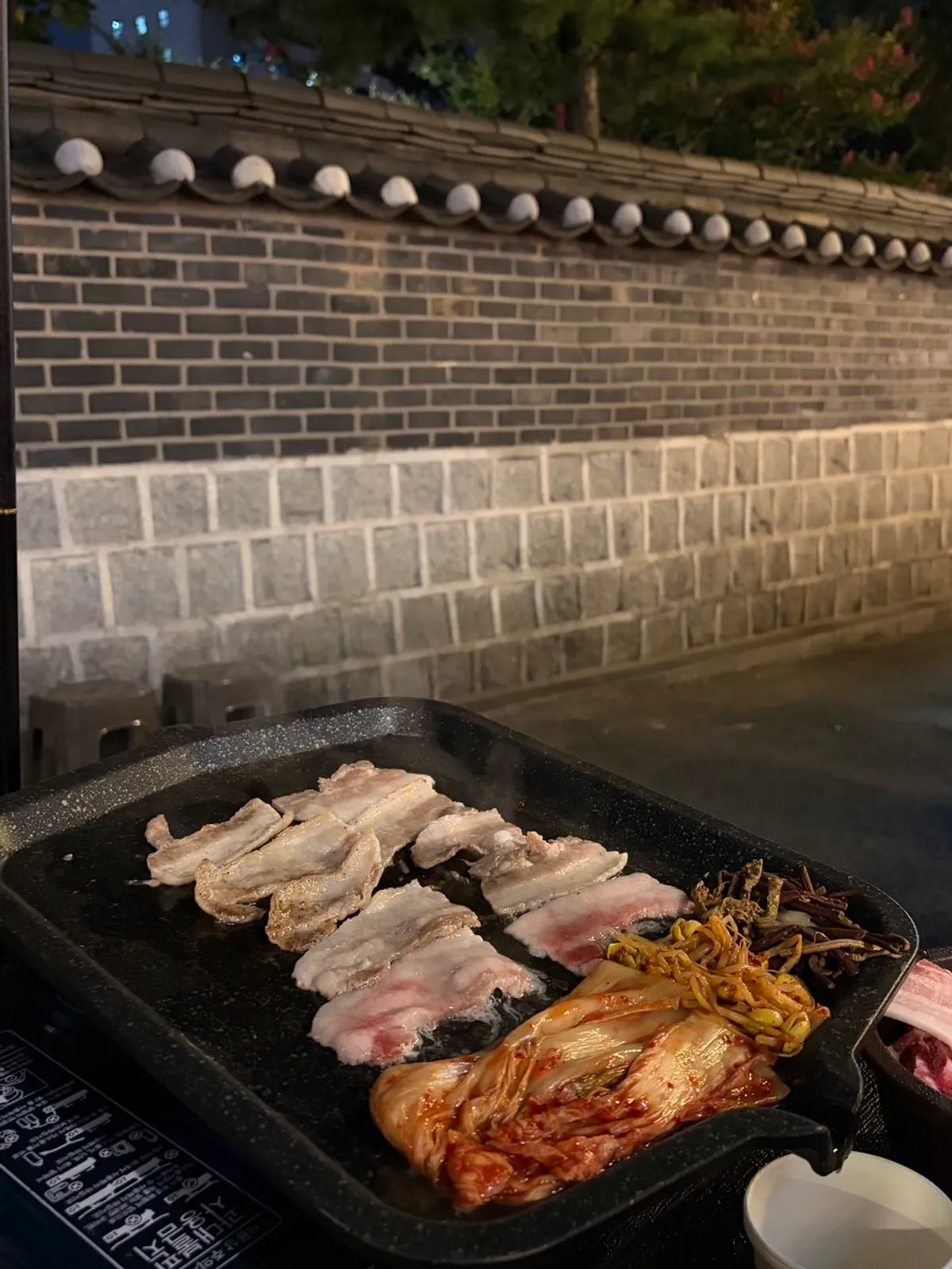 Fully cooked quick-frozen pork belly with grilled kimchi