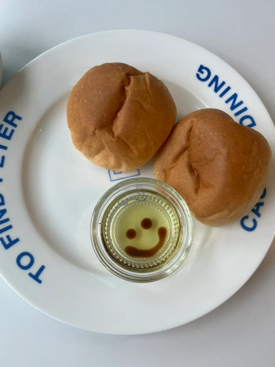 Dinner roll and olive oil sauce served before the meal