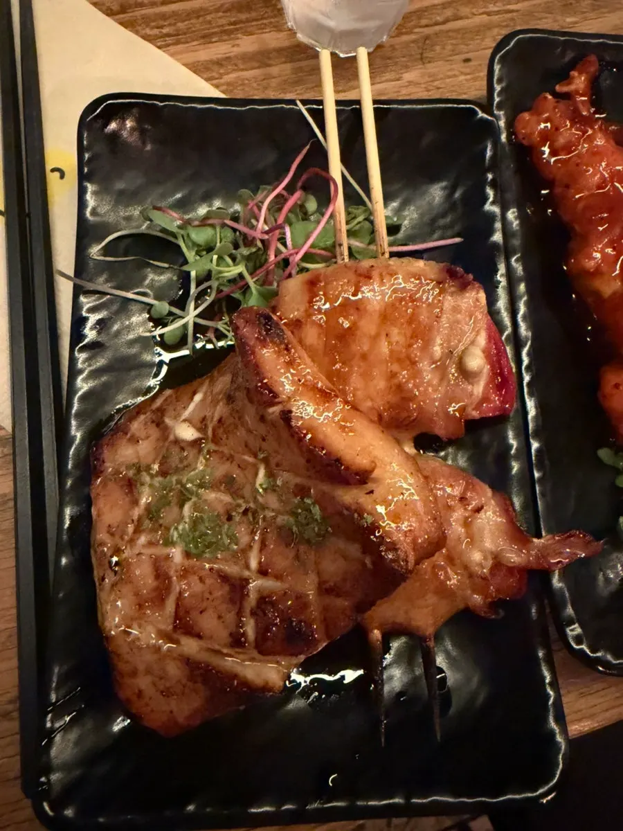 노릇하게 구운 통천겹살 꼬치