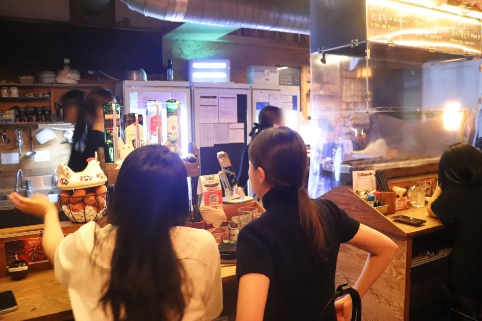 자리에 앉아 바라본 토리아에즈 상인동 대구점 실내