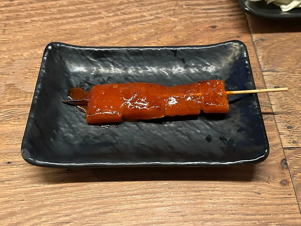 매운소스 돼지껍데기 꼬치
