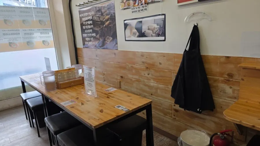 Wall-side bar seating for solo diners