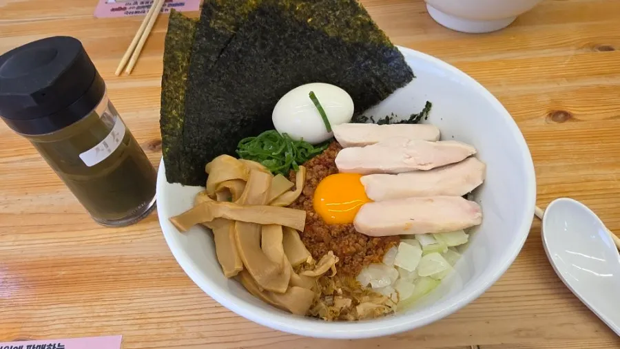Ramen and mazesoba from Torikokoro Byeollae