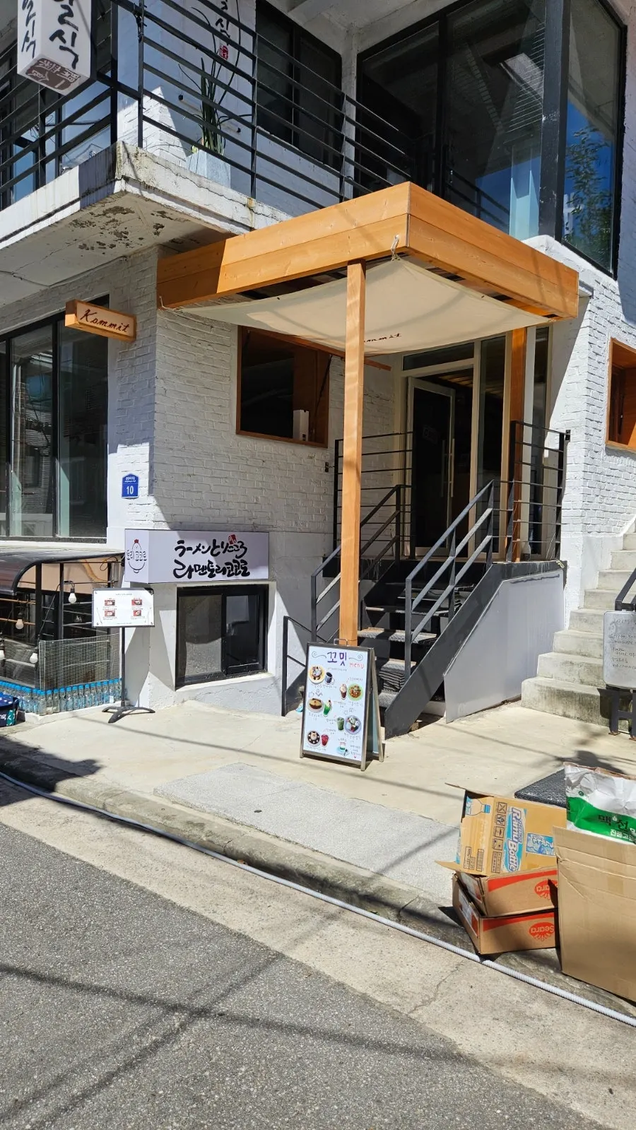 Exterior of Torikokoro Gongneung Direct Store in a Gongneung-dong alley