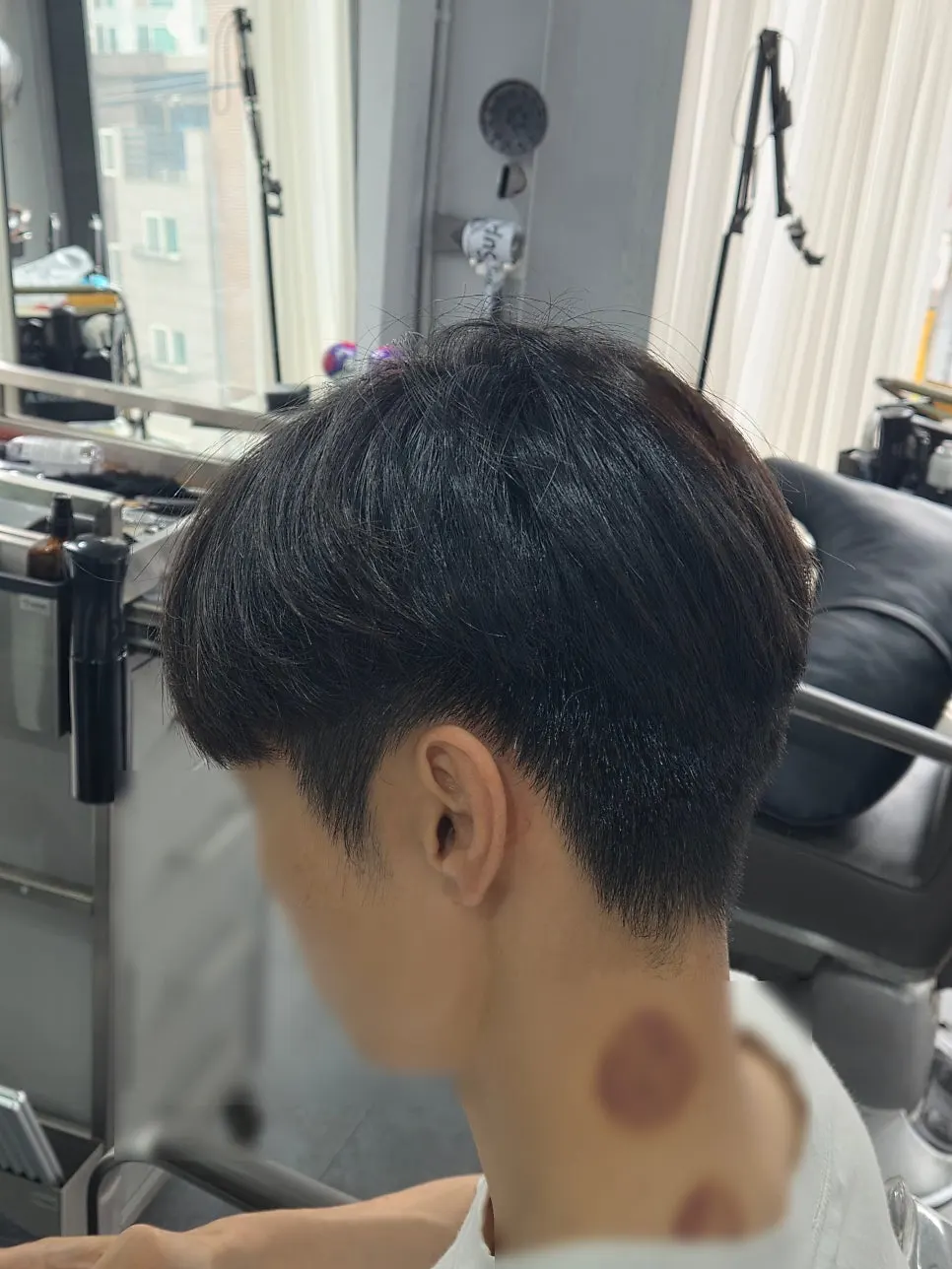 로꼬 디자이너와 남자머리 스타일 상담 장면