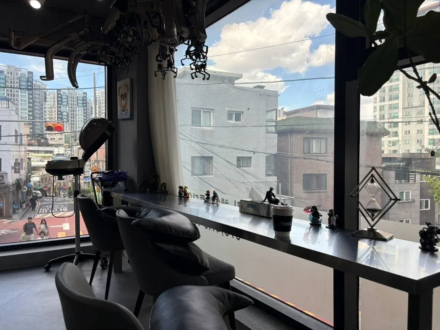 Open, bright salon storefront with floor-to-ceiling windows