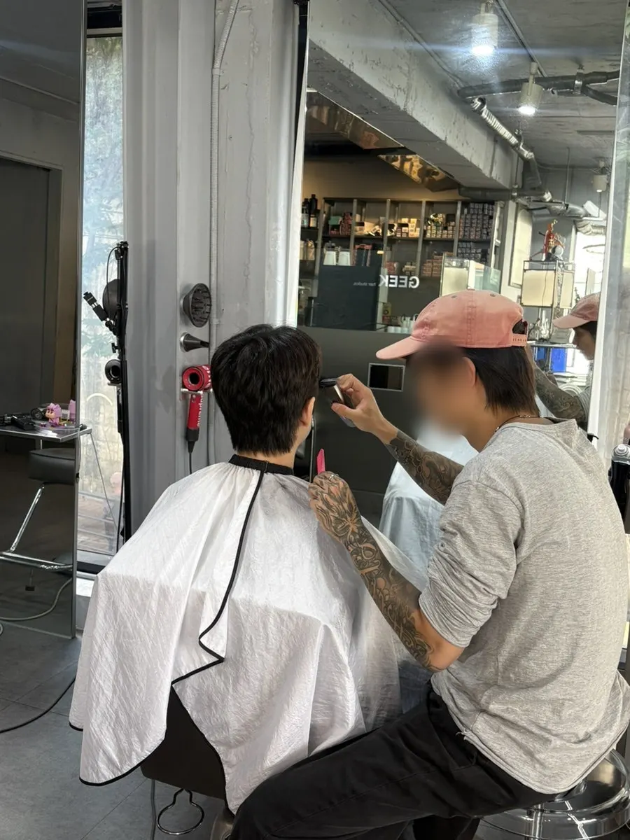 Trimming with a cut after shampoo and neutralizing treatment