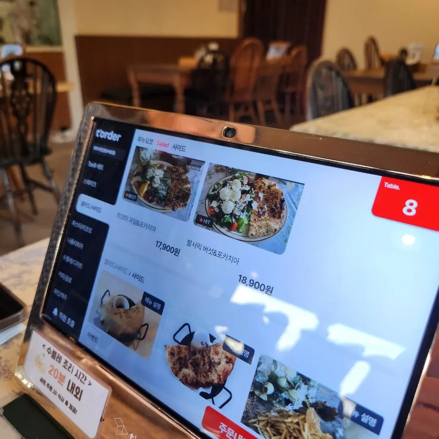 Menu listing lasagna and other Italian dishes