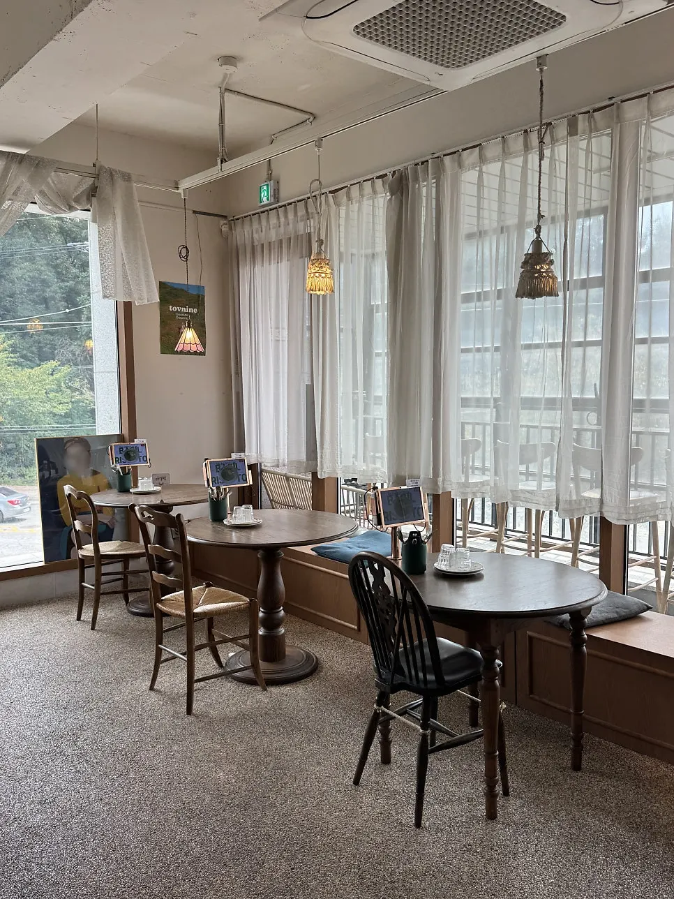 Quiet 2nd-floor table on a weekday afternoon