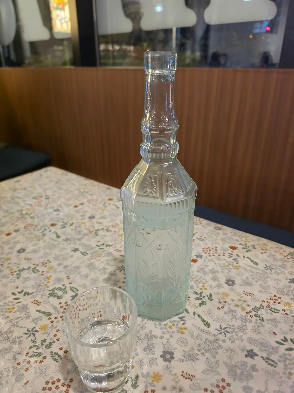 테이블 위 태블릿 주문기
