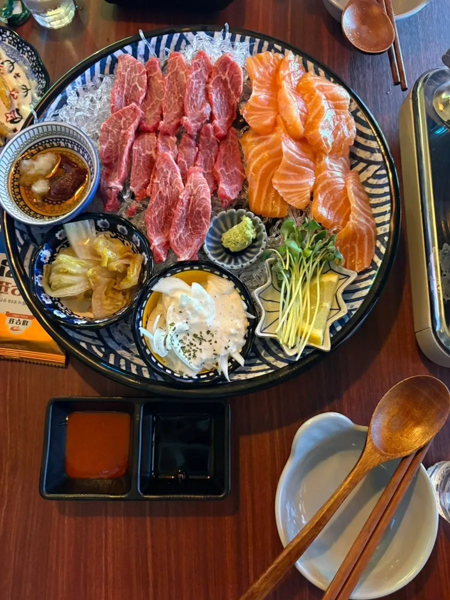 츠키야 연어 사시미 한 접시