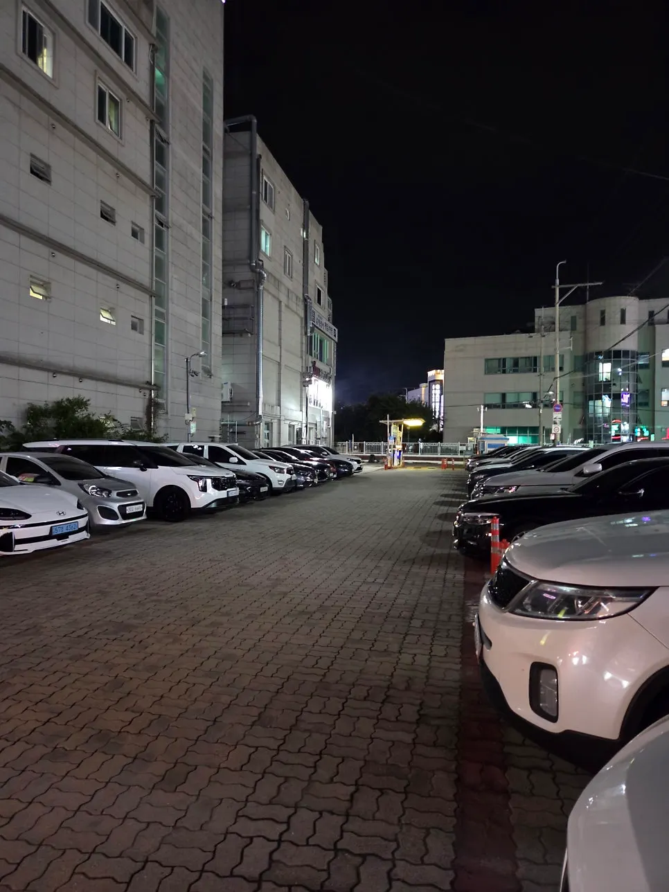 The Hakdong Seonso Market public parking lot next to the shop