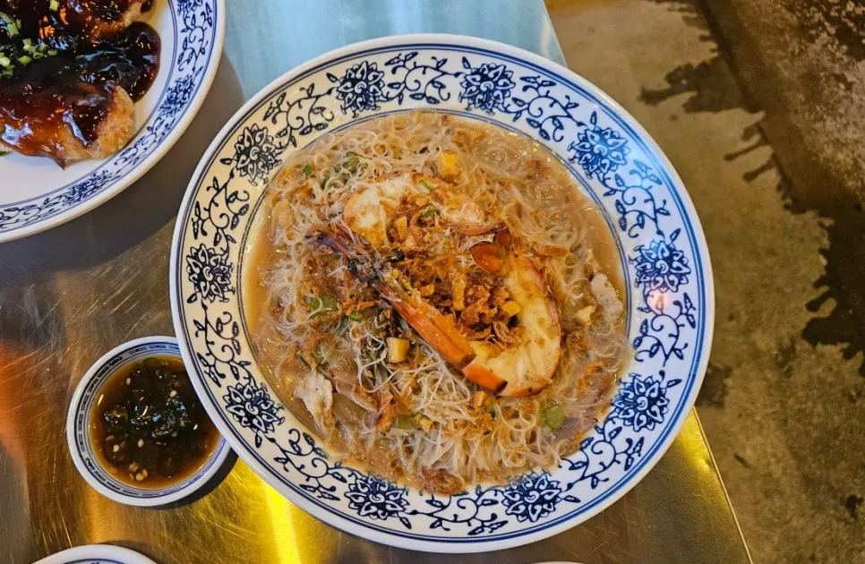 Shrimp broth fried noodles ordered with the default shrimp option