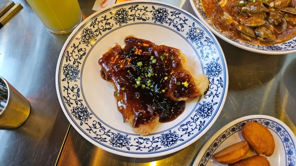 Crispy fried black vinegar guobaorou