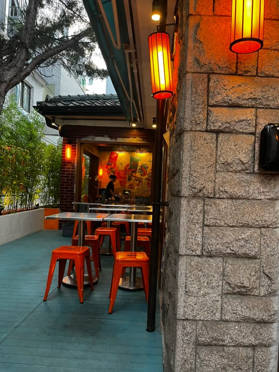 Terrace seating at Ttasijia Yeonnam