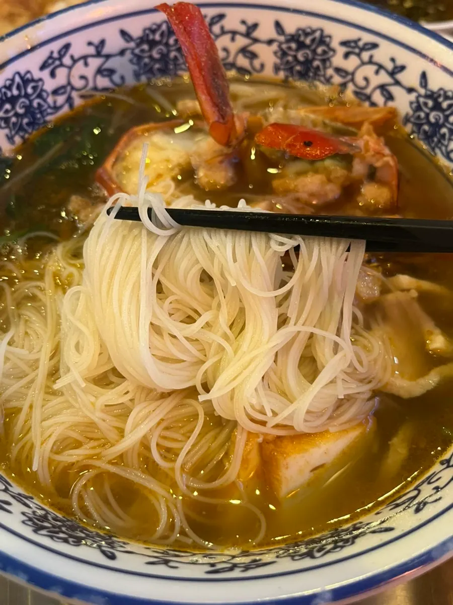 Noodles chosen to personal preference in the shrimp noodles