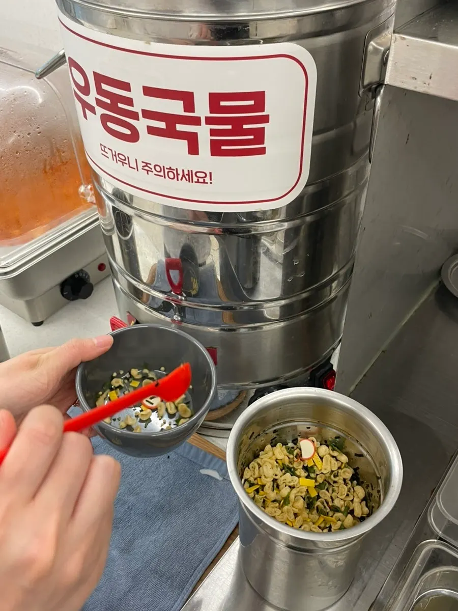 셀프바 우동국물 코너