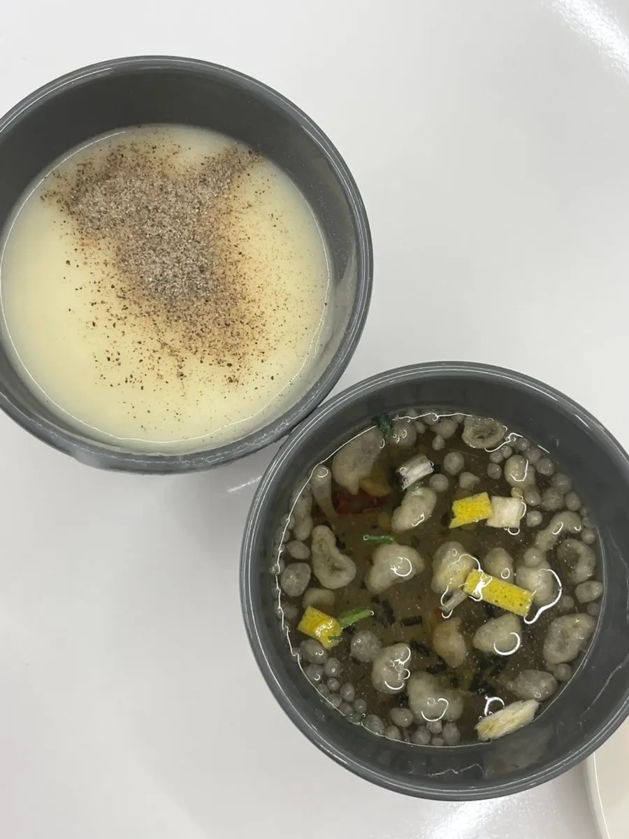 딸기잼 바른 모닝빵